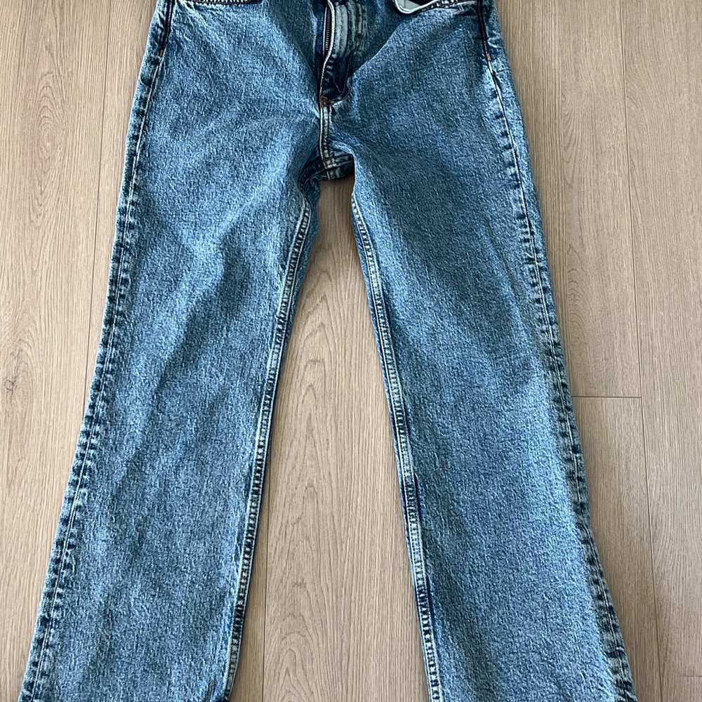 Arket Medium Blue Straight-Leg Jeans with Contrasting Stitching
